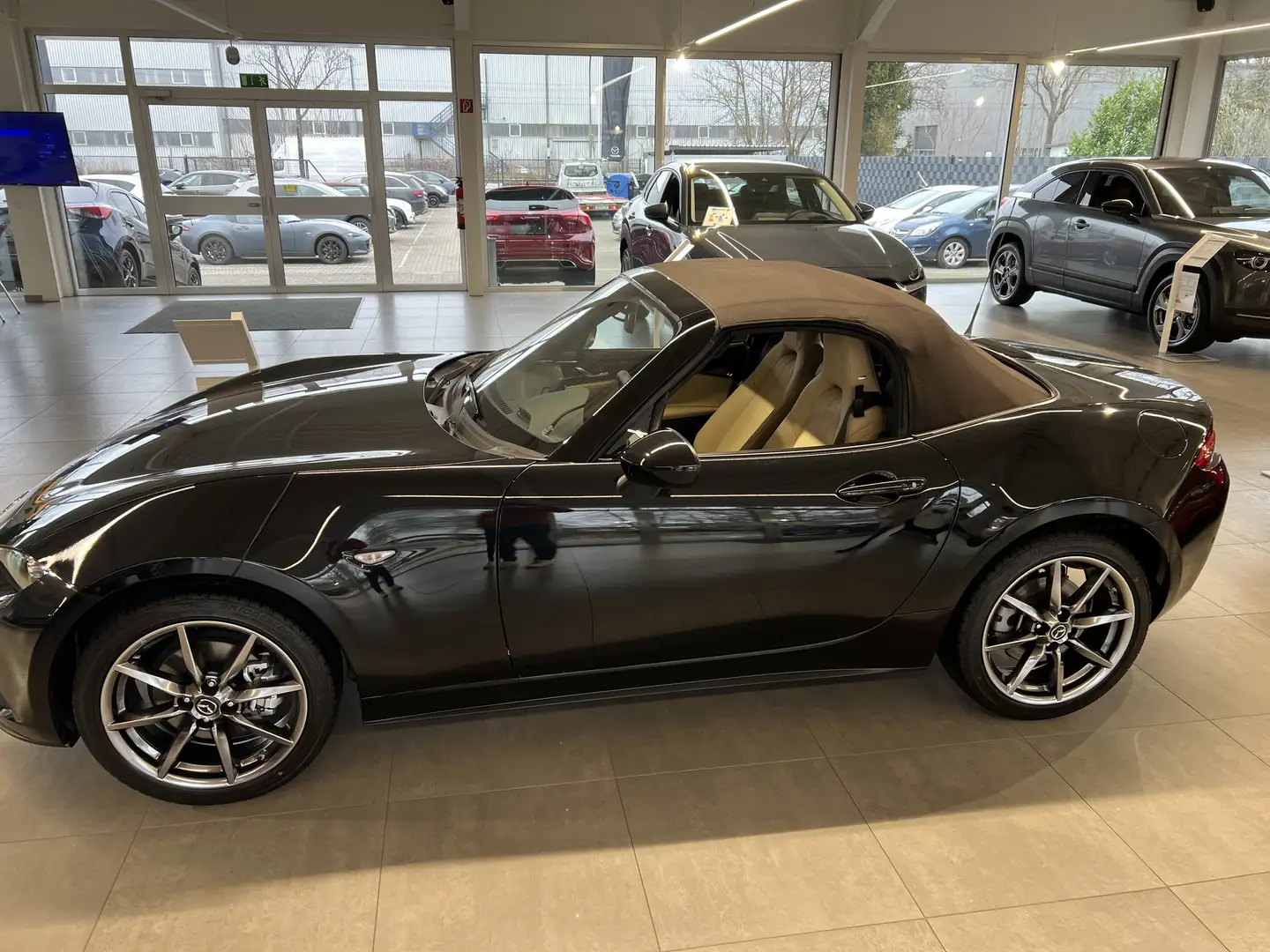 Mazda MX-5 MX-5 RF SKYACTIV-G 2.0Selection Schwarz - 1
