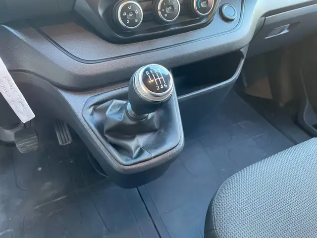 Renault Trafic view 9