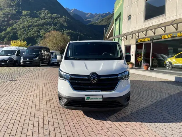 Renault Trafic view 2