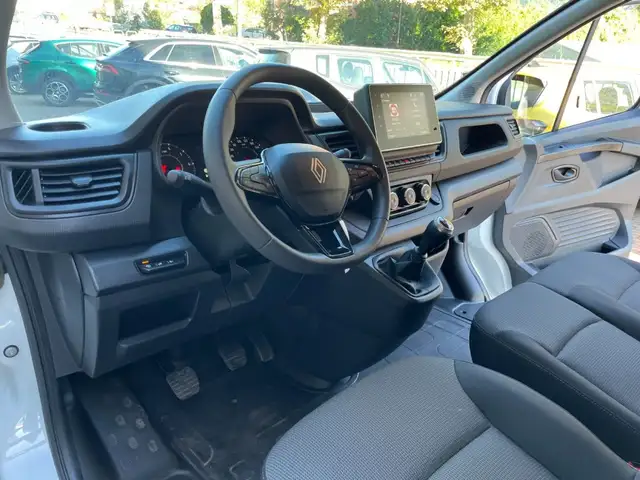 Renault Trafic view 15