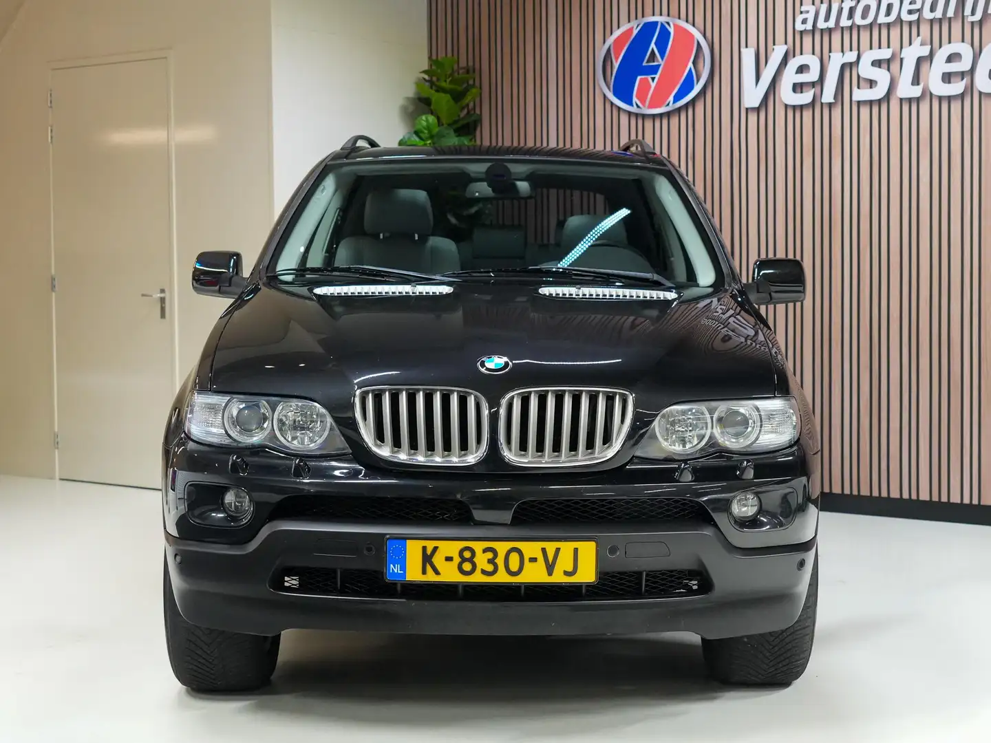 BMW X5 4.4i Schwarz - 2