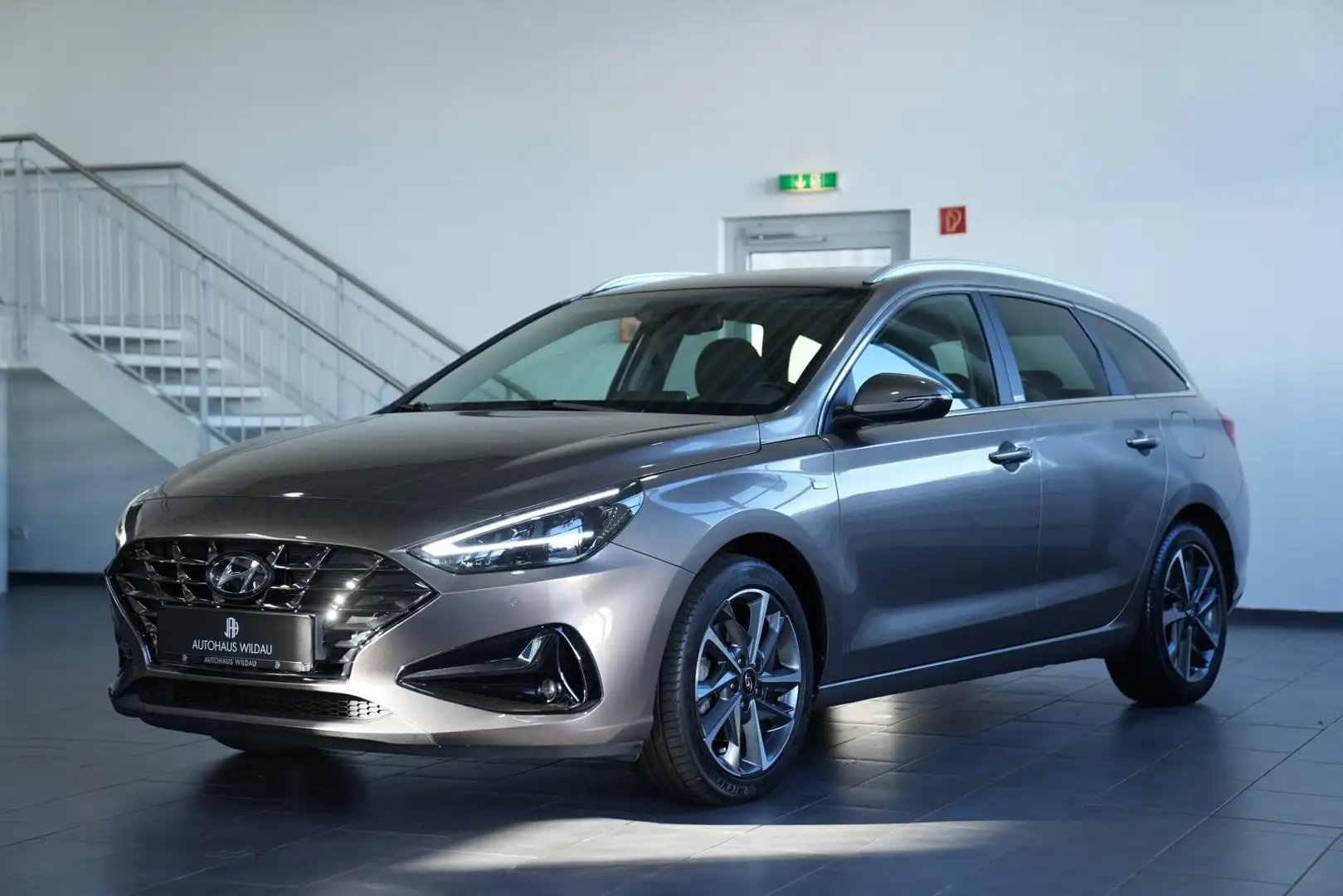 Hyundai i30 cw Prime *AUT*NAV*KEYLEES* - 2