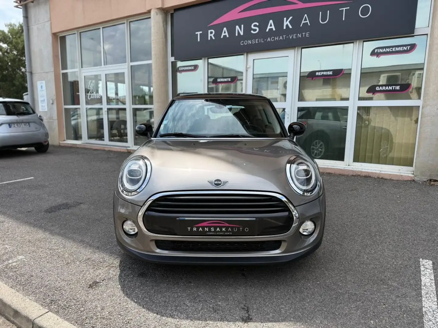 MINI Cooper 1.5 i 12V DCT7 136 cv Business Design Beige - 2