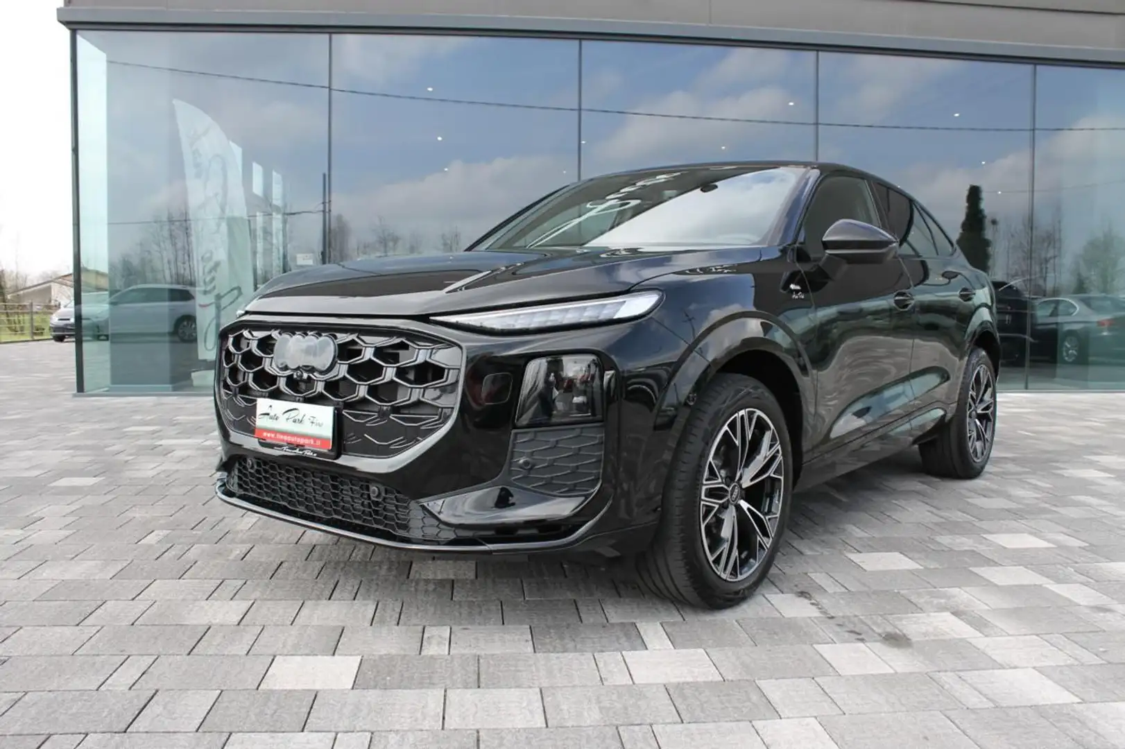 Audi Q3 SPB TDI 110 kW S tronic S Line edition Schwarz - 2