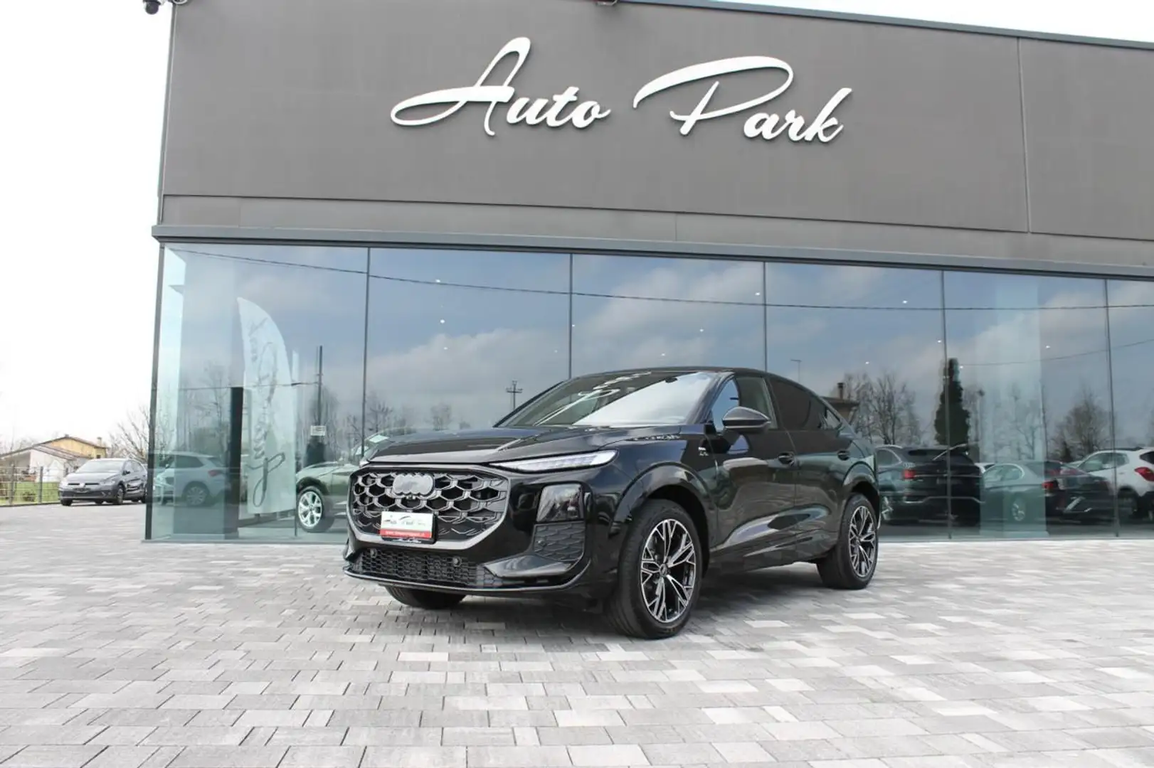 Audi Q3 SPB TDI 110 kW S tronic S Line edition Schwarz - 1