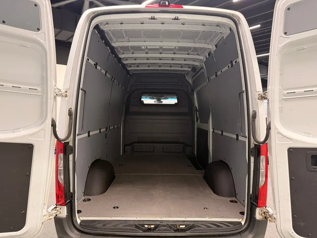 Mercedes-Benz Sprinter снимка Mercedes-Benz Sprinter