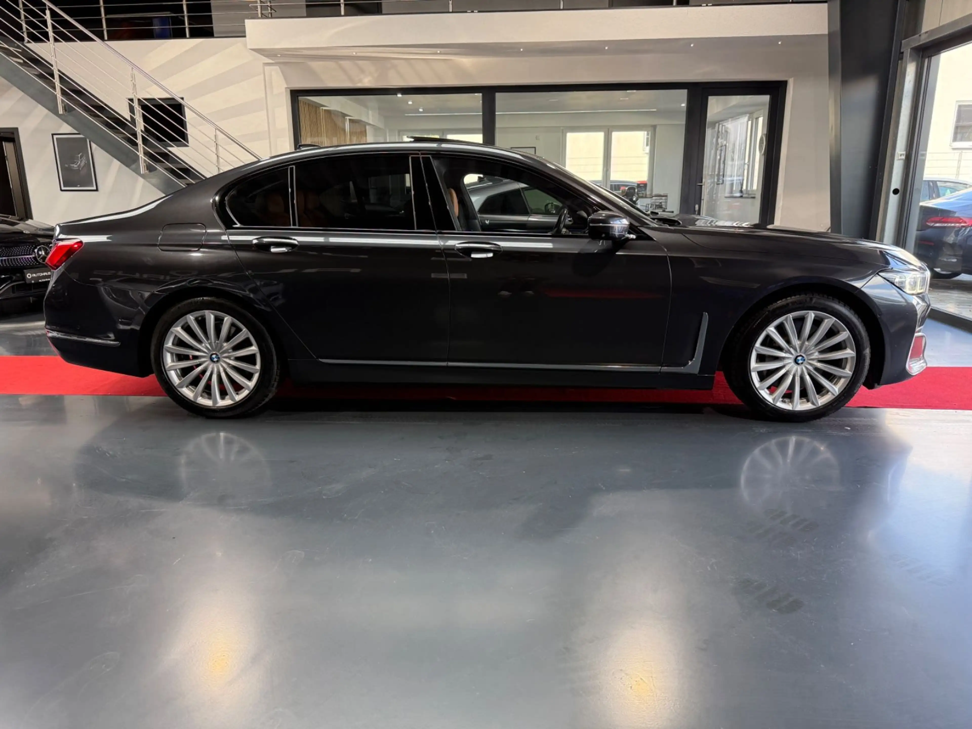 BMW 750 d xD HUD/3DKamera/Softclose/H&K/TV+/Sitzlüf. — photo 3