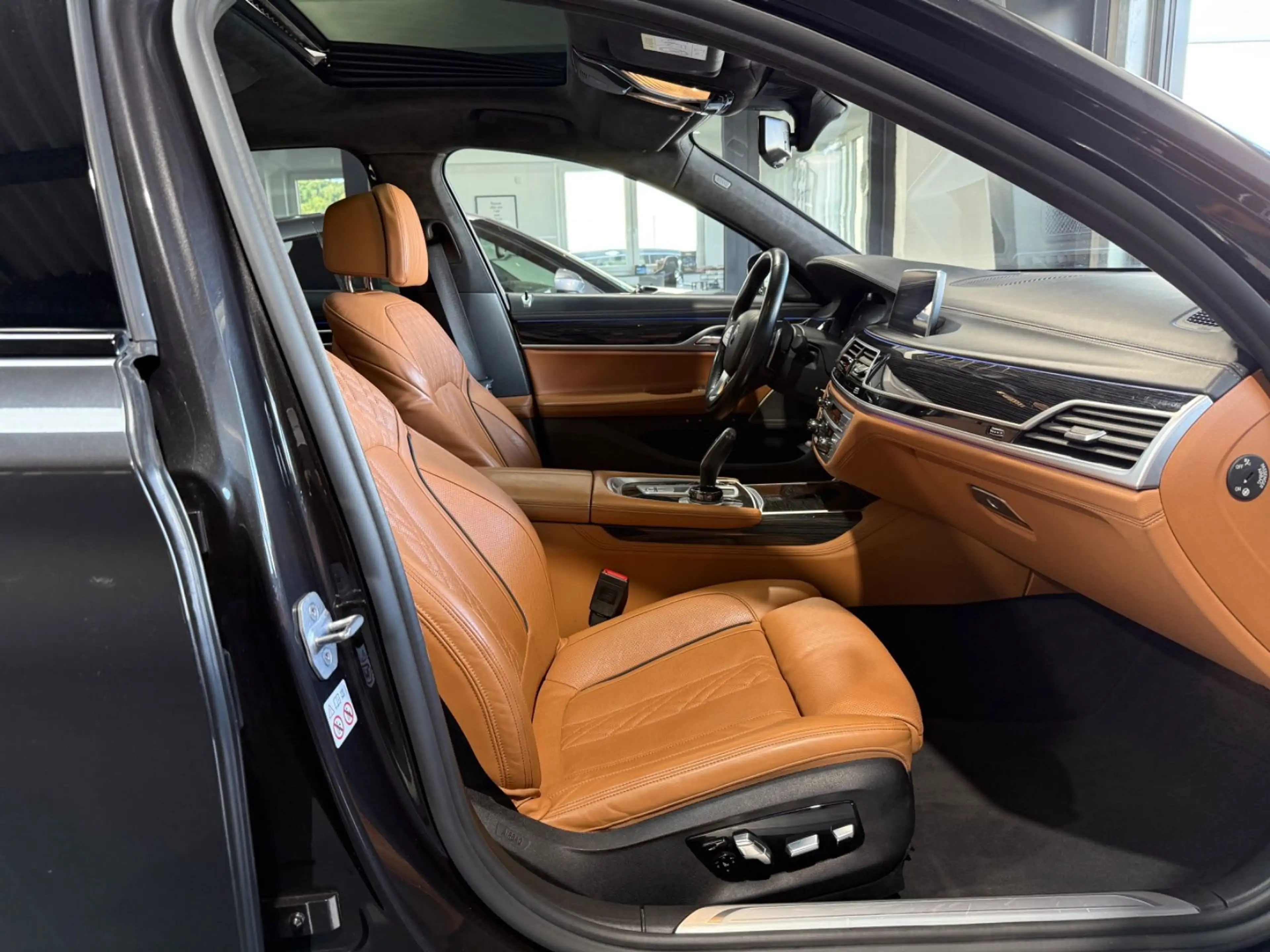 BMW 750 d xD HUD/3DKamera/Softclose/H&K/TV+/Sitzlüf. — photo 13