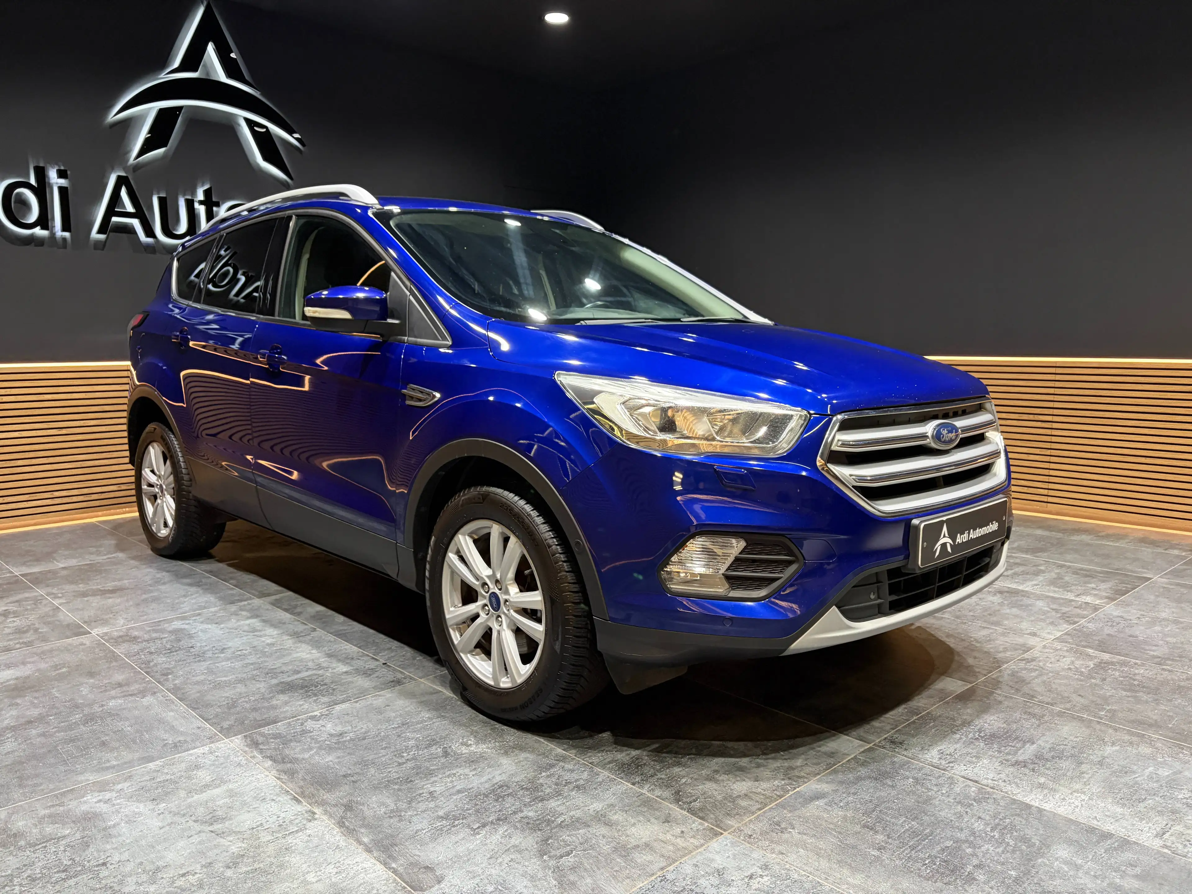 Ford Kuga 1.5 TDCi *SIEGE+VOLANT CHAUFFANT*CARPLAY*GARANTIE* — photo 3