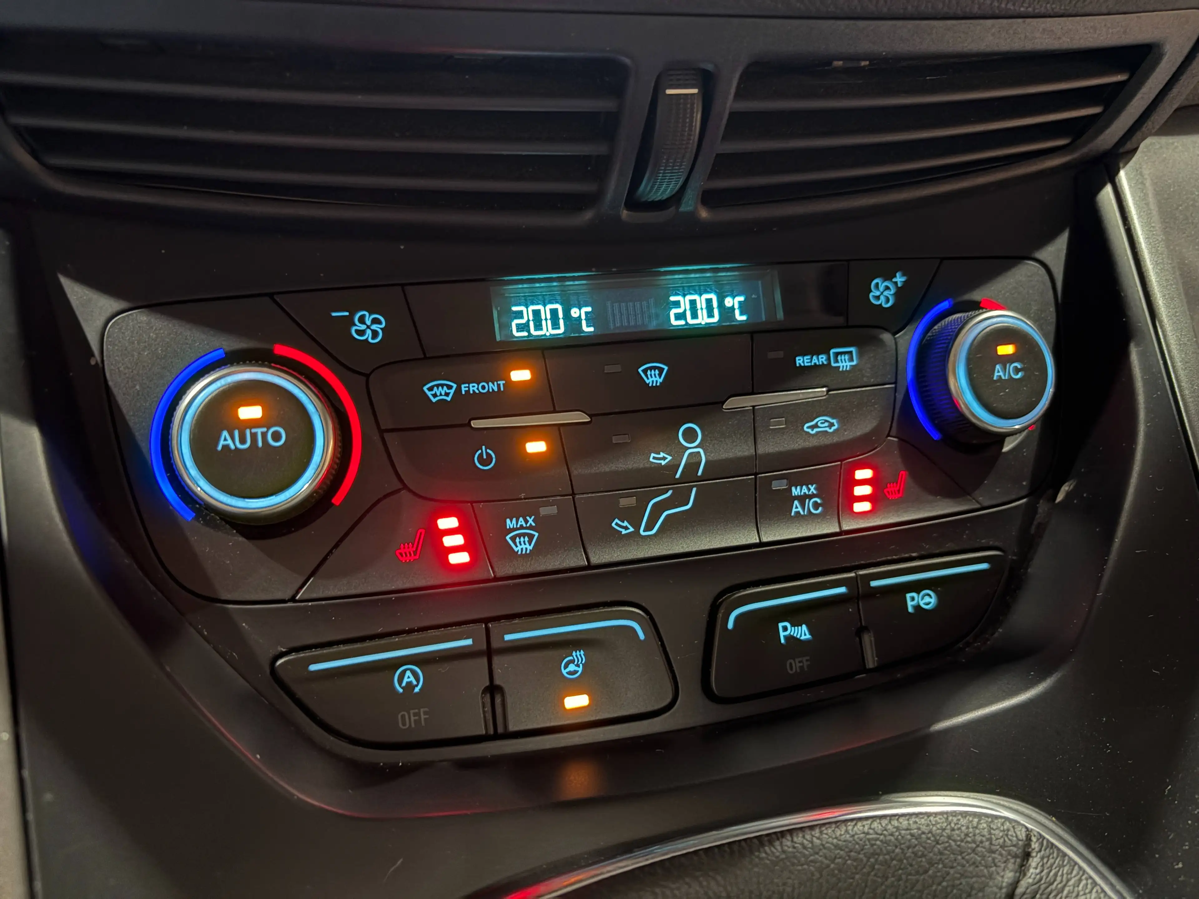 Ford Kuga 1.5 TDCi *SIEGE+VOLANT CHAUFFANT*CARPLAY*GARANTIE* — photo 11