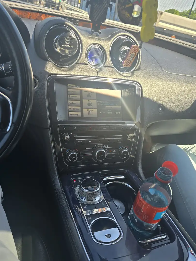 Jaguar XJ 3.0 V6 Diesel S Portfolio - 1
