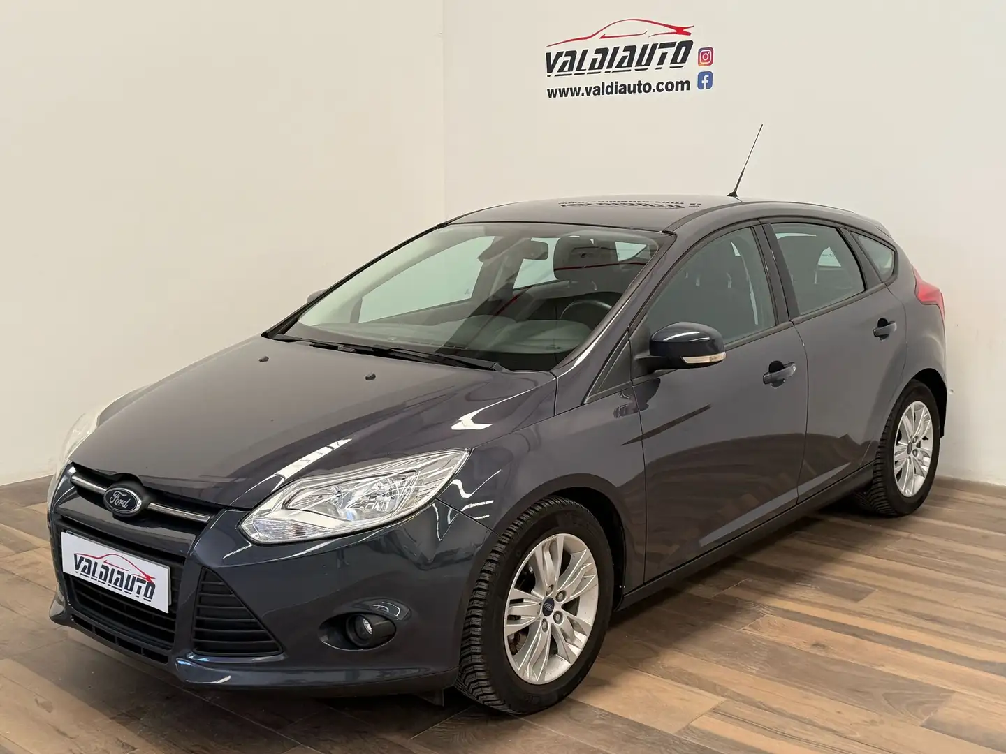 Ford Focus 1.6 Ecoboost Auto-S&S Trend Gris - 1