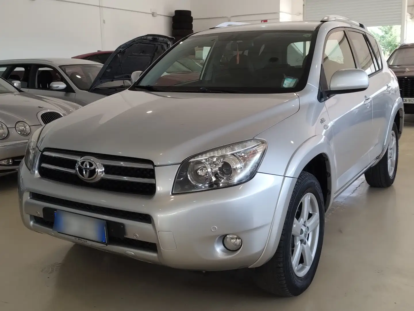 Toyota RAV 4 2.2 Sol Plus 177cv 4X4 Silber - 1