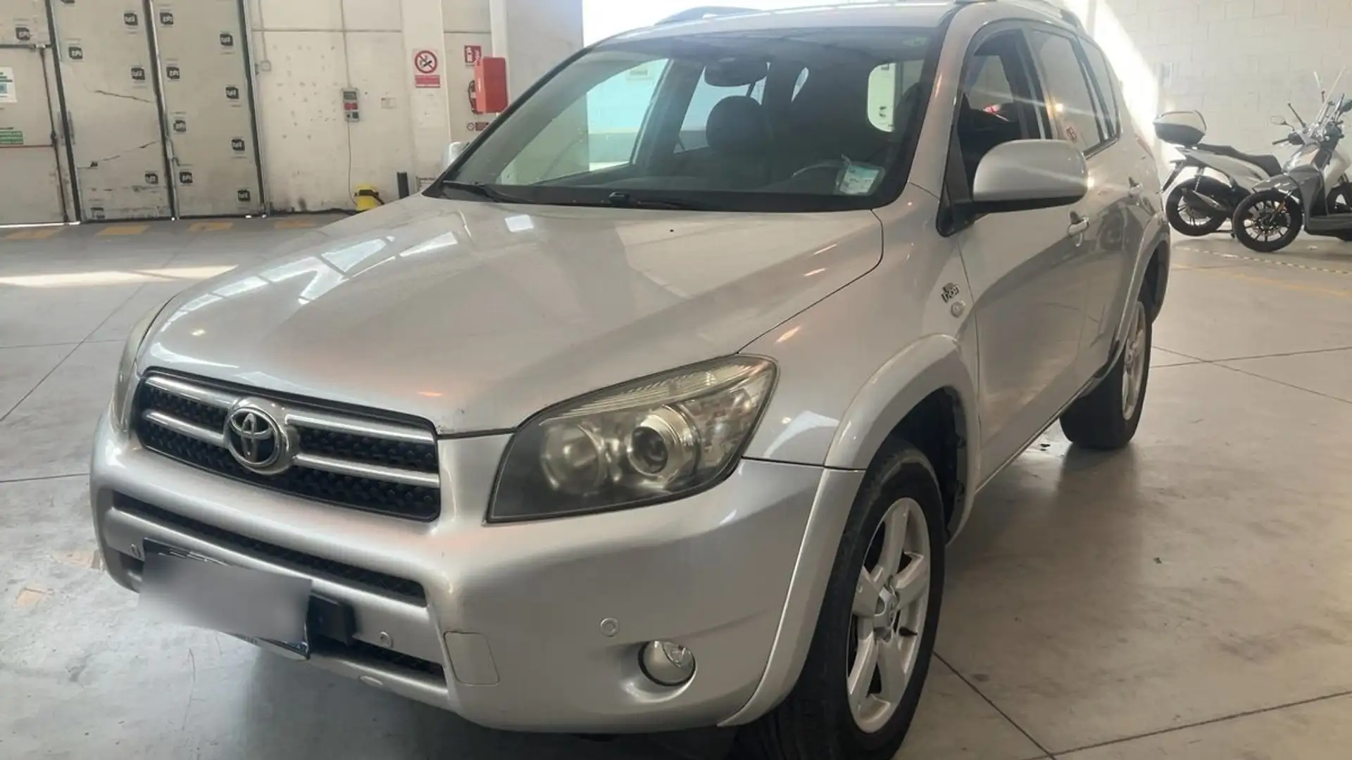 Toyota RAV 4 2.2 Sol Plus 177cv 4X4 Argento - 1