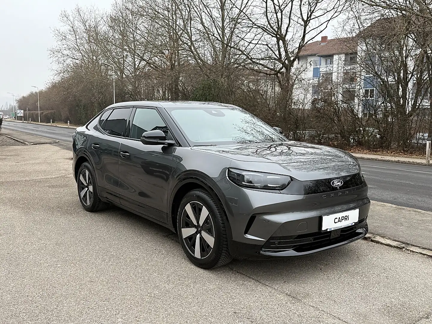 Ford Capri Elektro 77kWh Extended Range Select Grau - 2