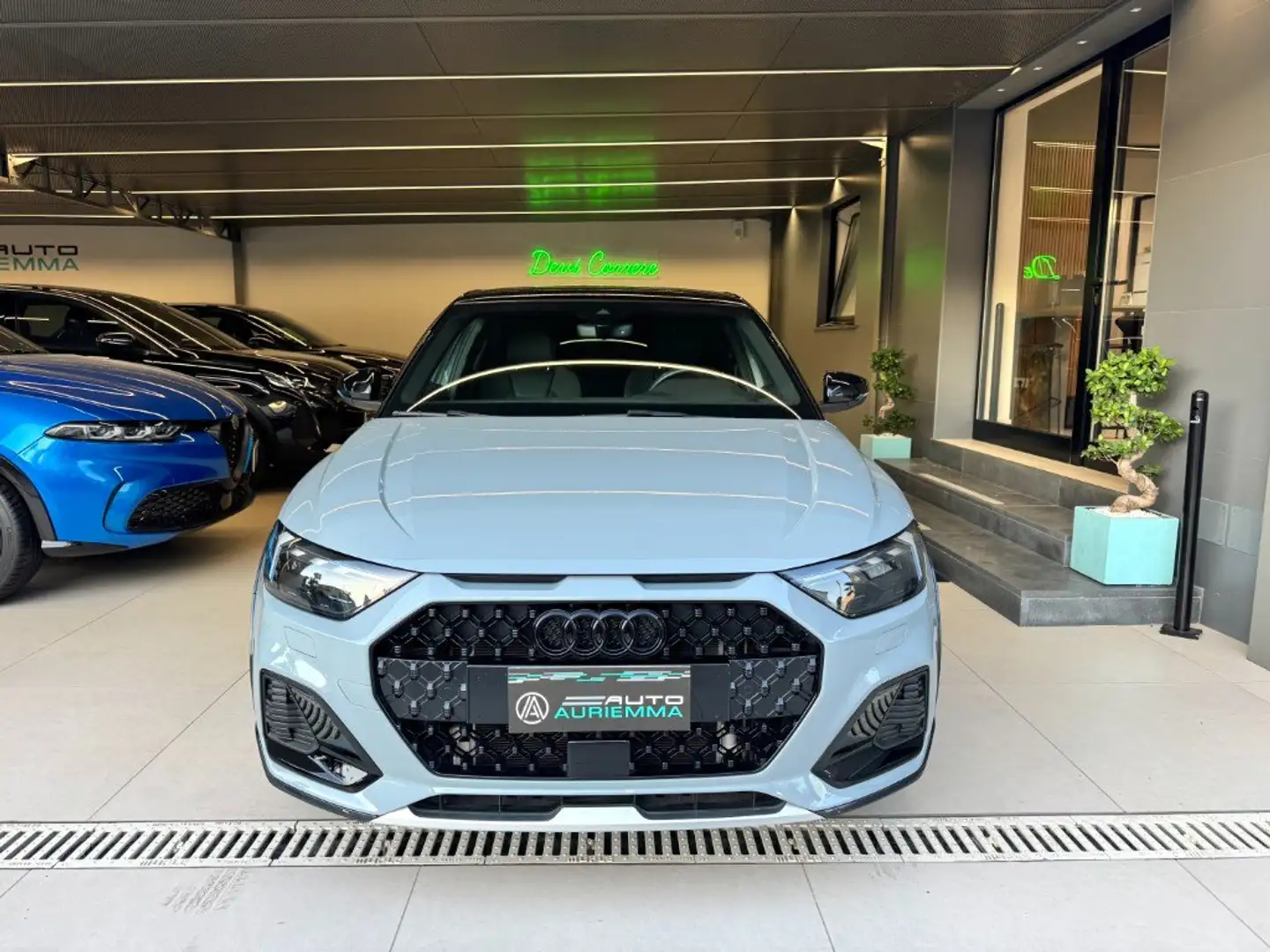 Audi A1 1.0 TFSI S-LINE CITYCARVER S-TRONIC Grau - 2