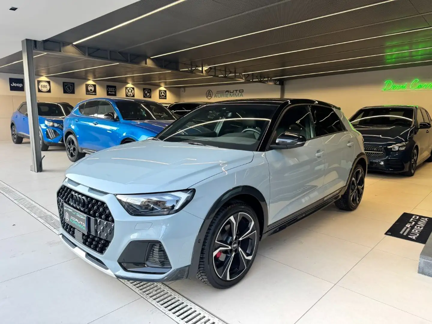 Audi A1 1.0 TFSI S-LINE CITYCARVER S-TRONIC Grau - 1