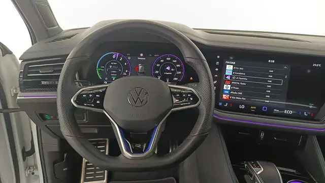 Volkswagen Touareg view 14