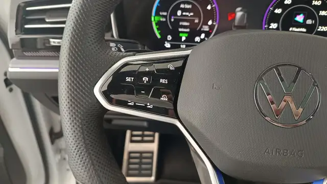 Volkswagen Touareg view 15
