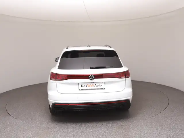Volkswagen Touareg view 6