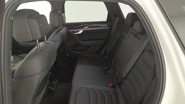 Volkswagen Touareg view 11