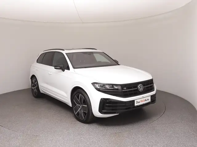 Volkswagen Touareg view 2
