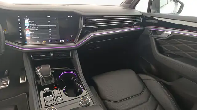 Volkswagen Touareg view 13