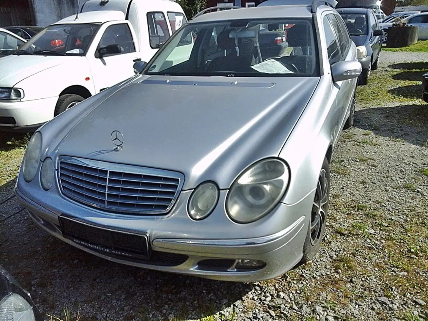 Mercedes-Benz E 220 E 220 T Autom./met+Klima+Tempom.+Sitzheizg/mit AHK Grau - 1