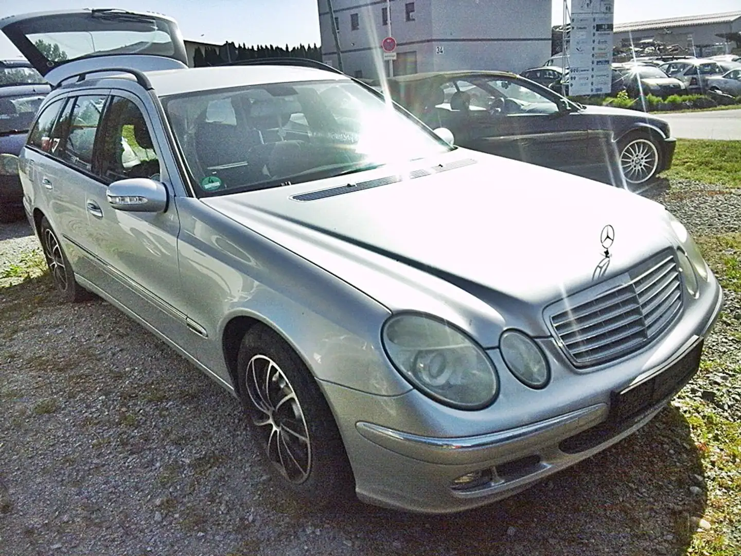 Mercedes-Benz E 220 E 220 T Autom./met+Klima+Tempom.+Sitzheizg/mit AHK Grau - 2