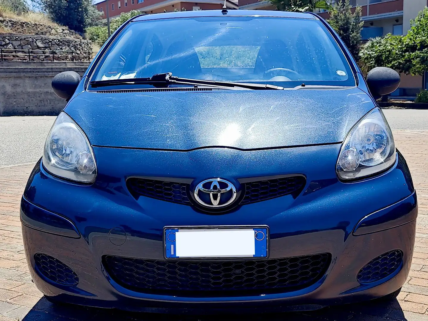 Toyota Aygo Aygo I 2005 5p 1.0 Now Red Edition Grau - 2