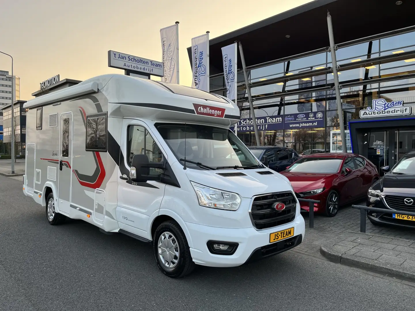 Challenger 260 Graphite Edition Ford Transit Automaat 170PK F Weiß - 2