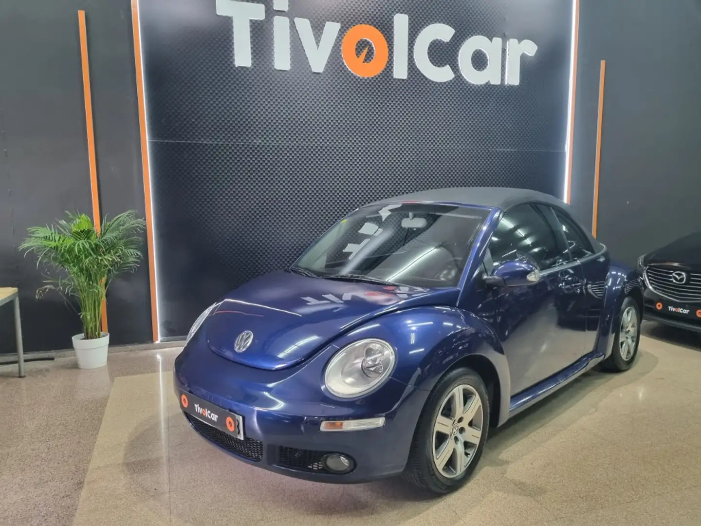 Volkswagen Beetle Cabrio 1.9TDI Red Edition Albastru - 1