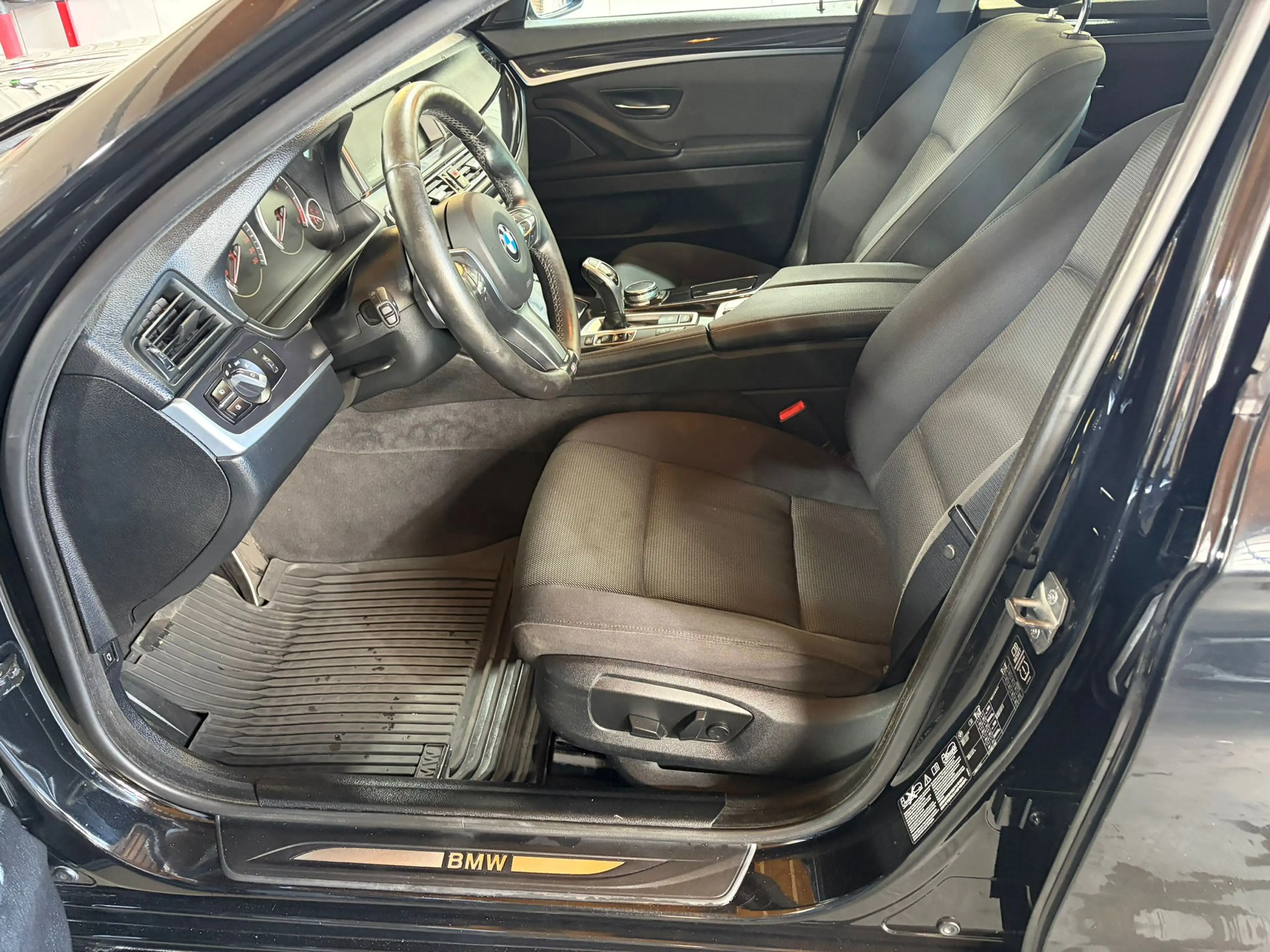 BMW 525 525d xDrive Touring Aut. — photo 11
