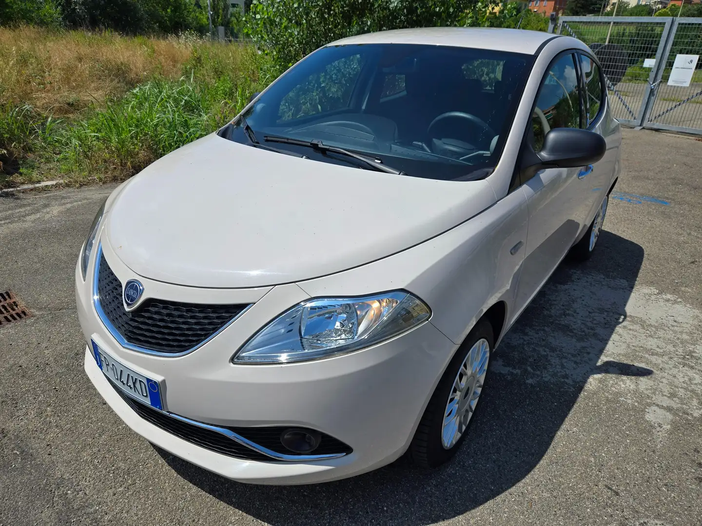 Lancia Ypsilon Ypsilon III 2015 1.2 Silver 69cv Beige - 1