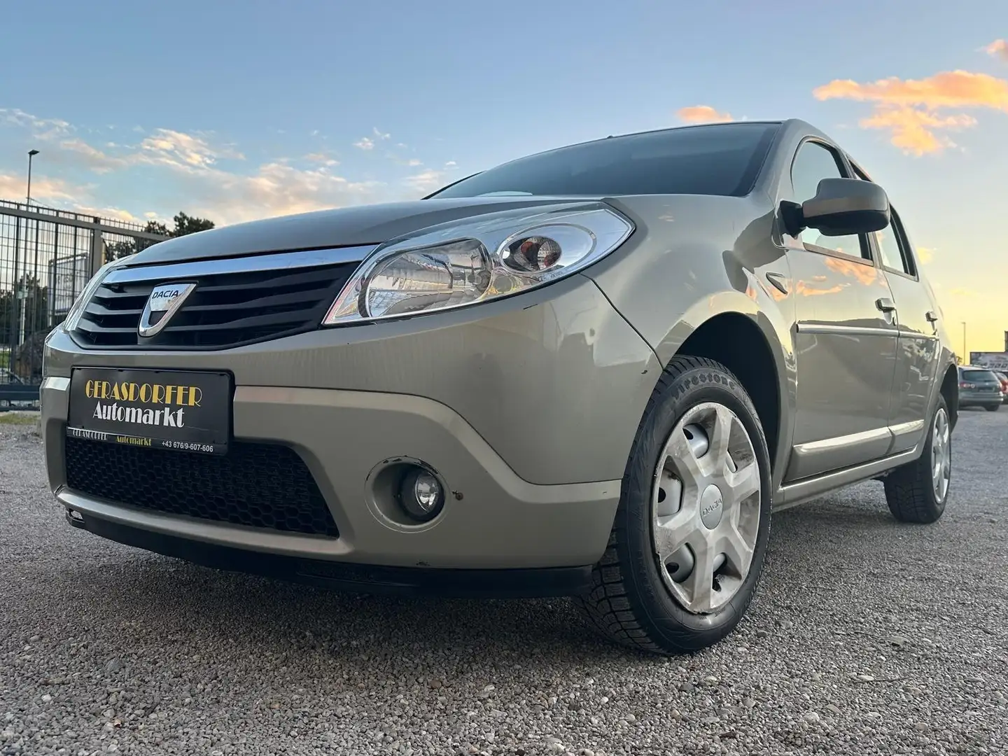 Dacia Sandero 1.2 Laureate **Neues Pickerl*Klima*Finanzierung** Grau - 2