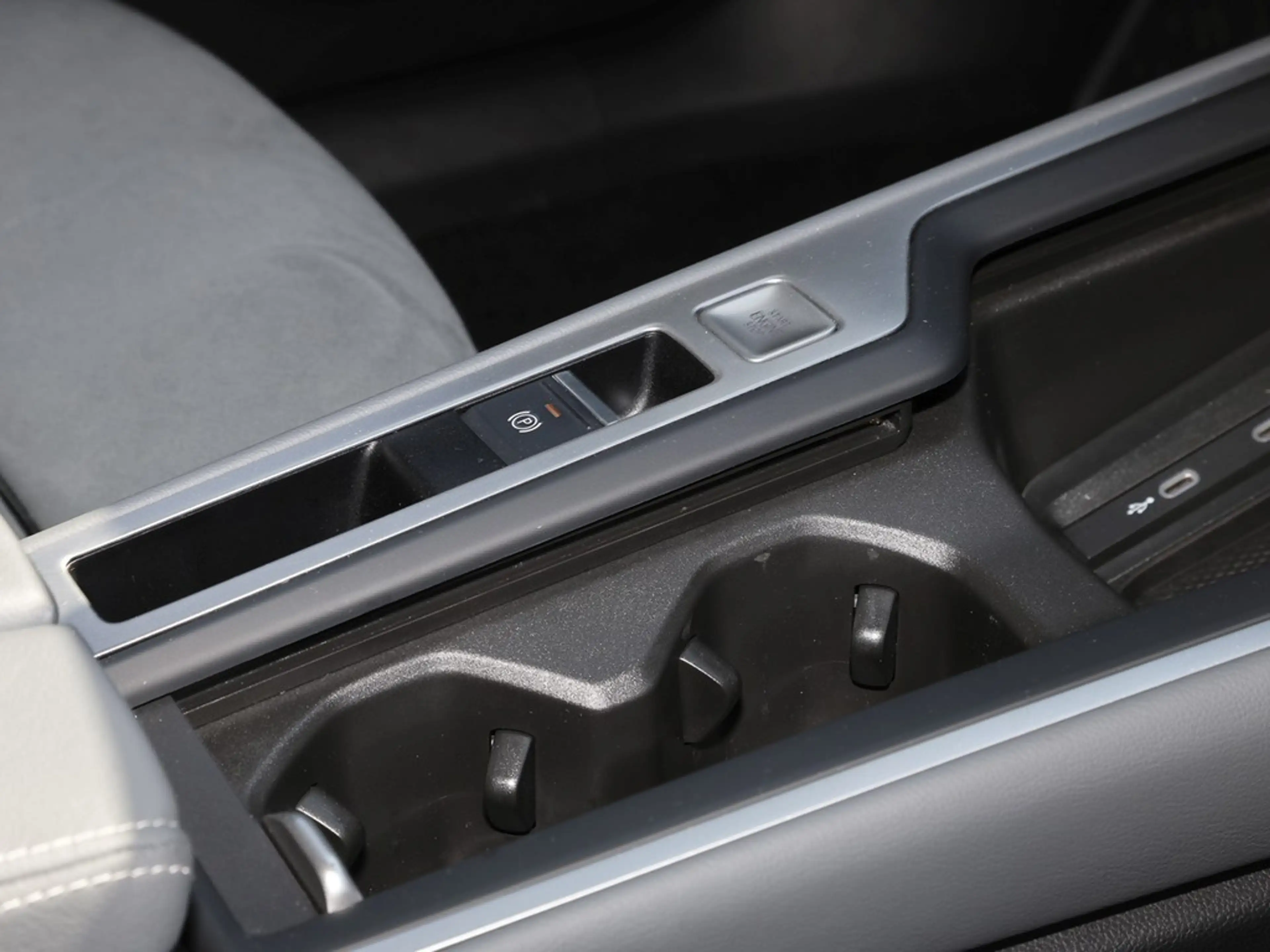 Volkswagen Passat Variant 1.5 eTSI DSG Business Navi/RFK — photo 11