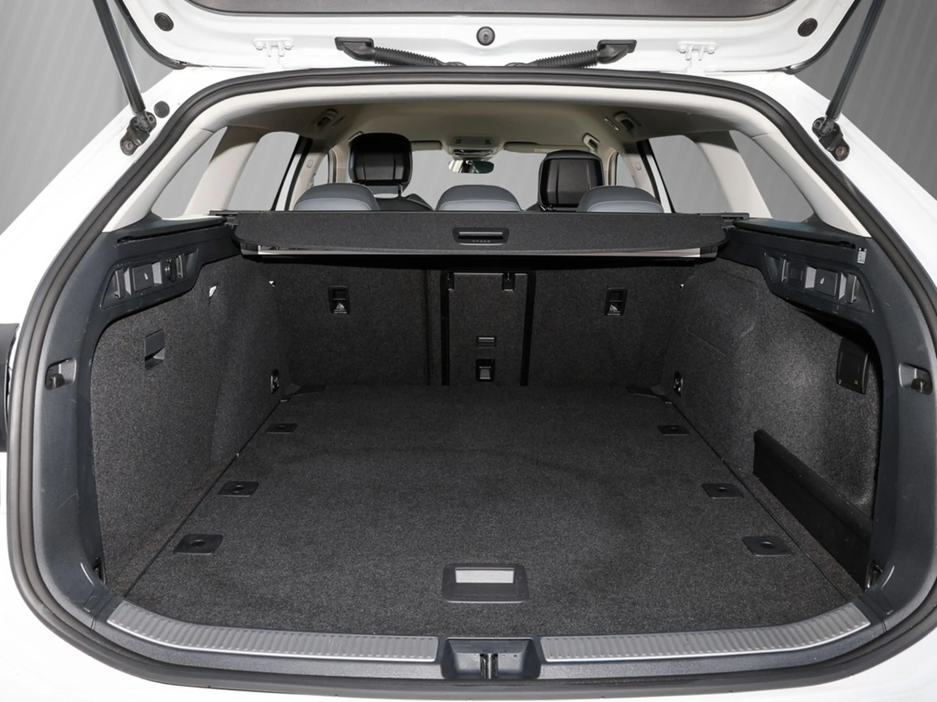 Volkswagen Passat Variant 1.5 eTSI DSG Business Navi/RFK — photo 7