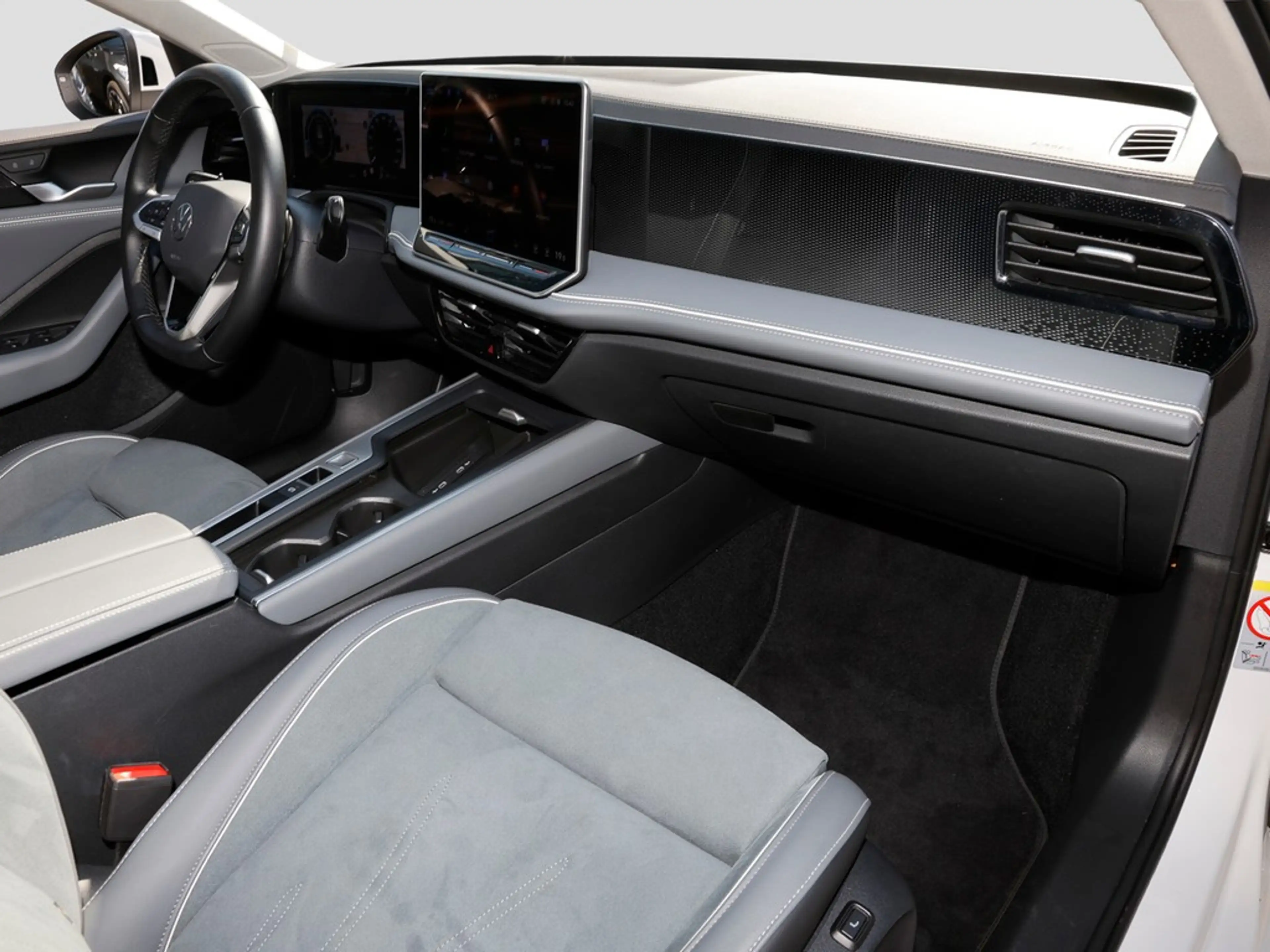 Volkswagen Passat Variant 1.5 eTSI DSG Business Navi/RFK — photo 9