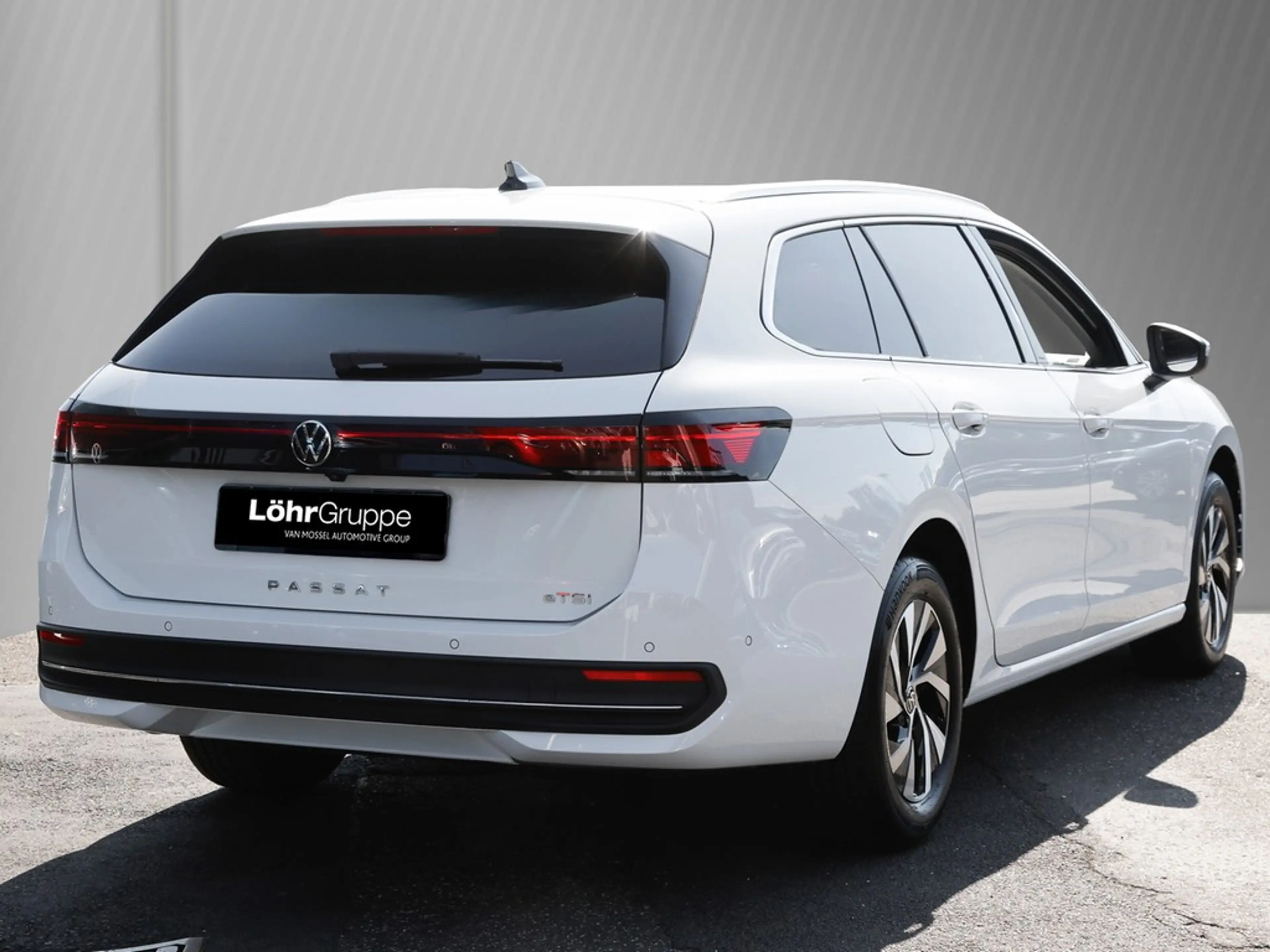 Volkswagen Passat Variant 1.5 eTSI DSG Business Navi/RFK — photo 5