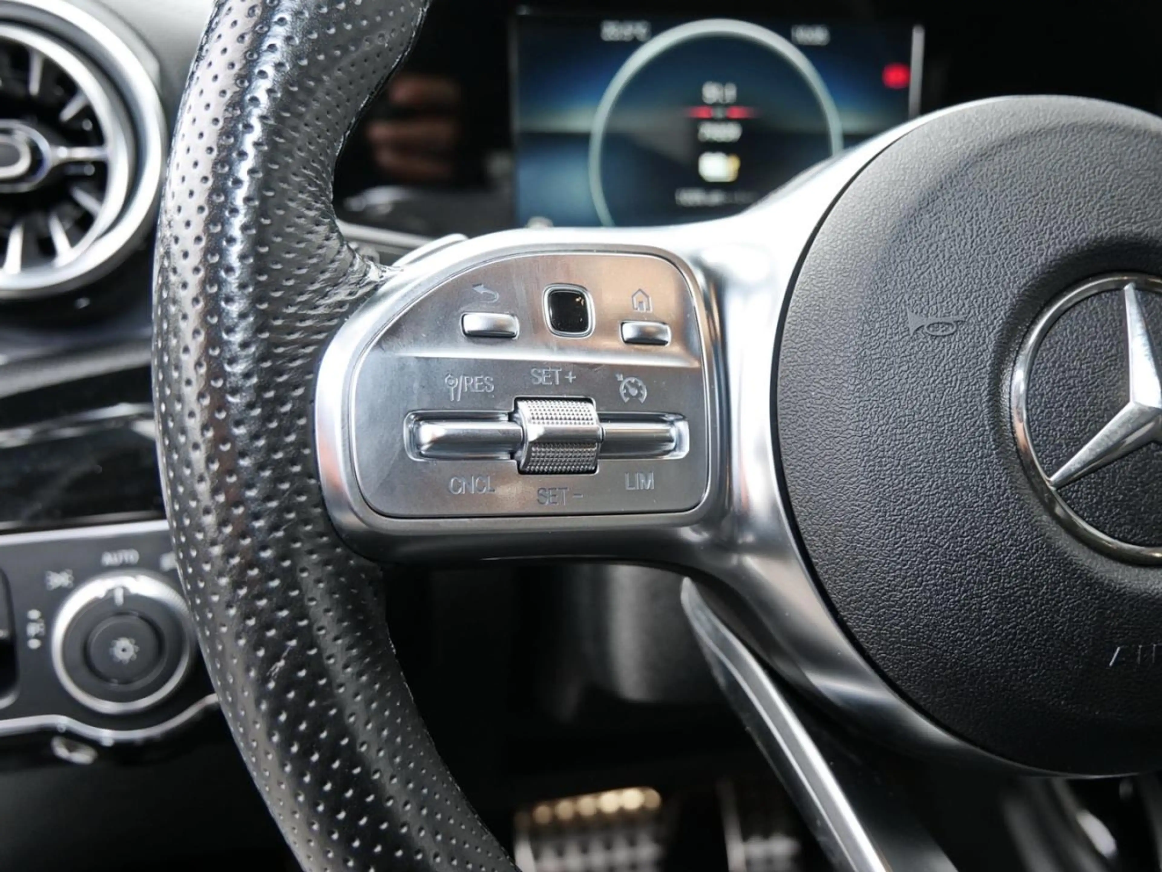 Mercedes-Benz CLA 250 e SB AMG Night Edition2020 MBUXNavi+ — photo 10