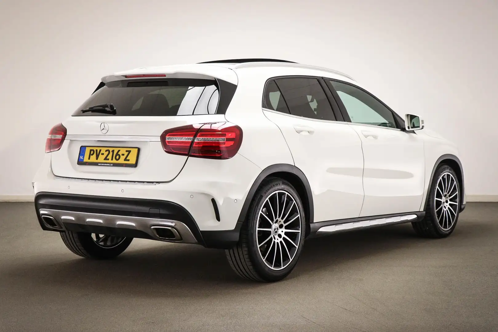 Mercedes-Benz GLA 250 White Art | PANORAMADAK | RECARO SCHAALSTOELEN | C Weiß - 2