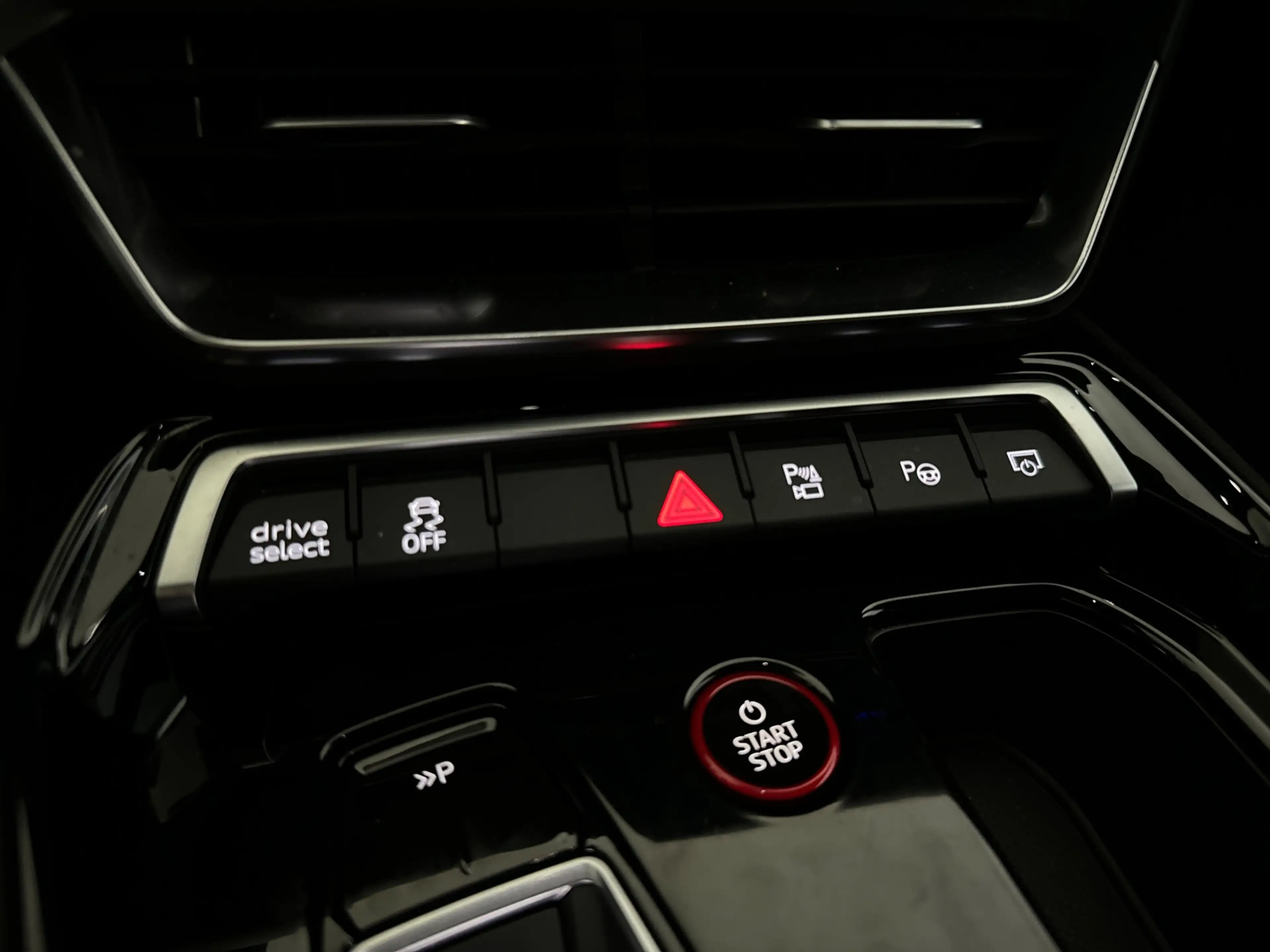 Audi RS e-tron GT 93 kWh Carbon|360|Massage|HuD|Nachtzicht — photo 24