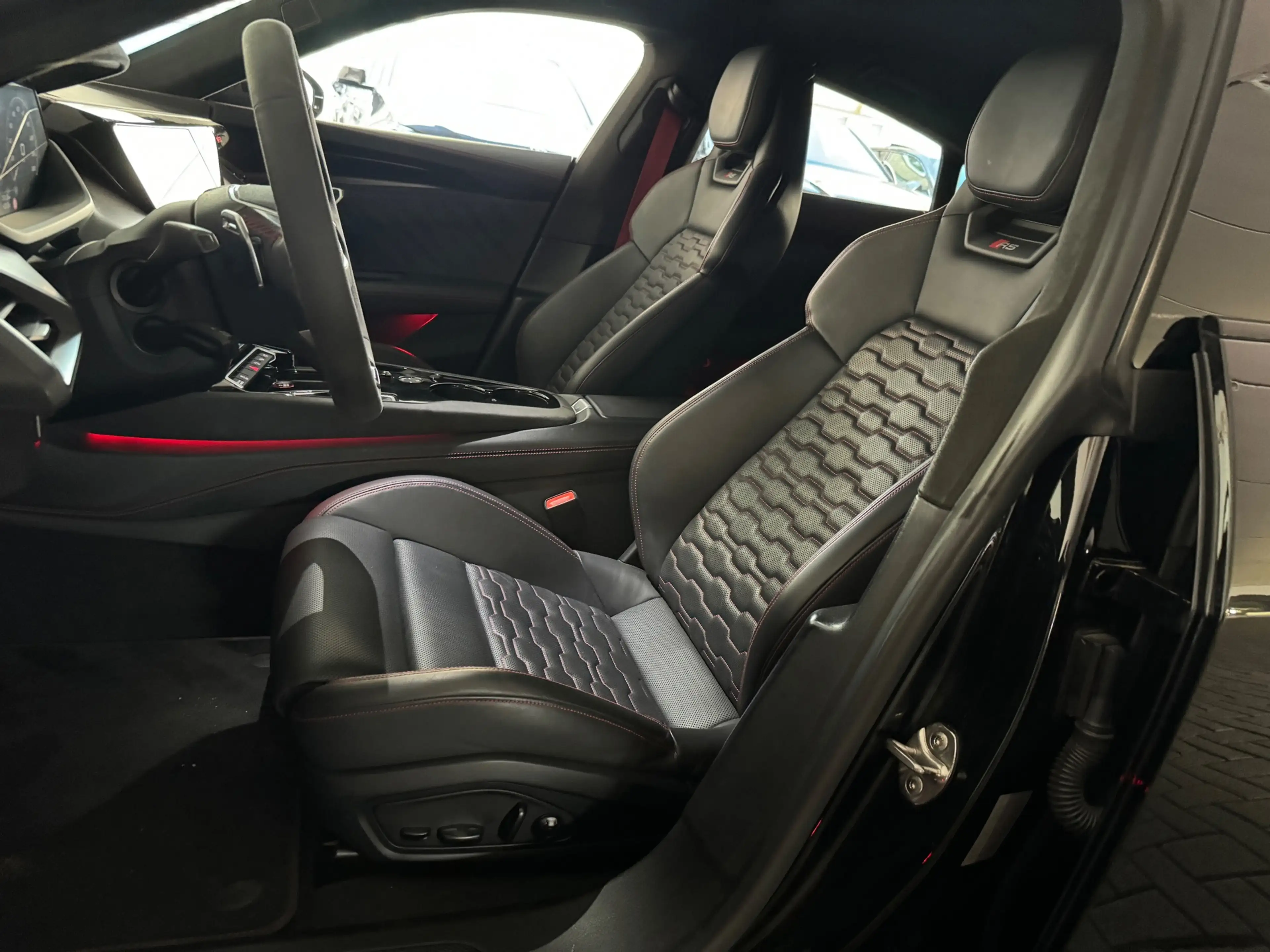 Audi RS e-tron GT 93 kWh Carbon|360|Massage|HuD|Nachtzicht — photo 12