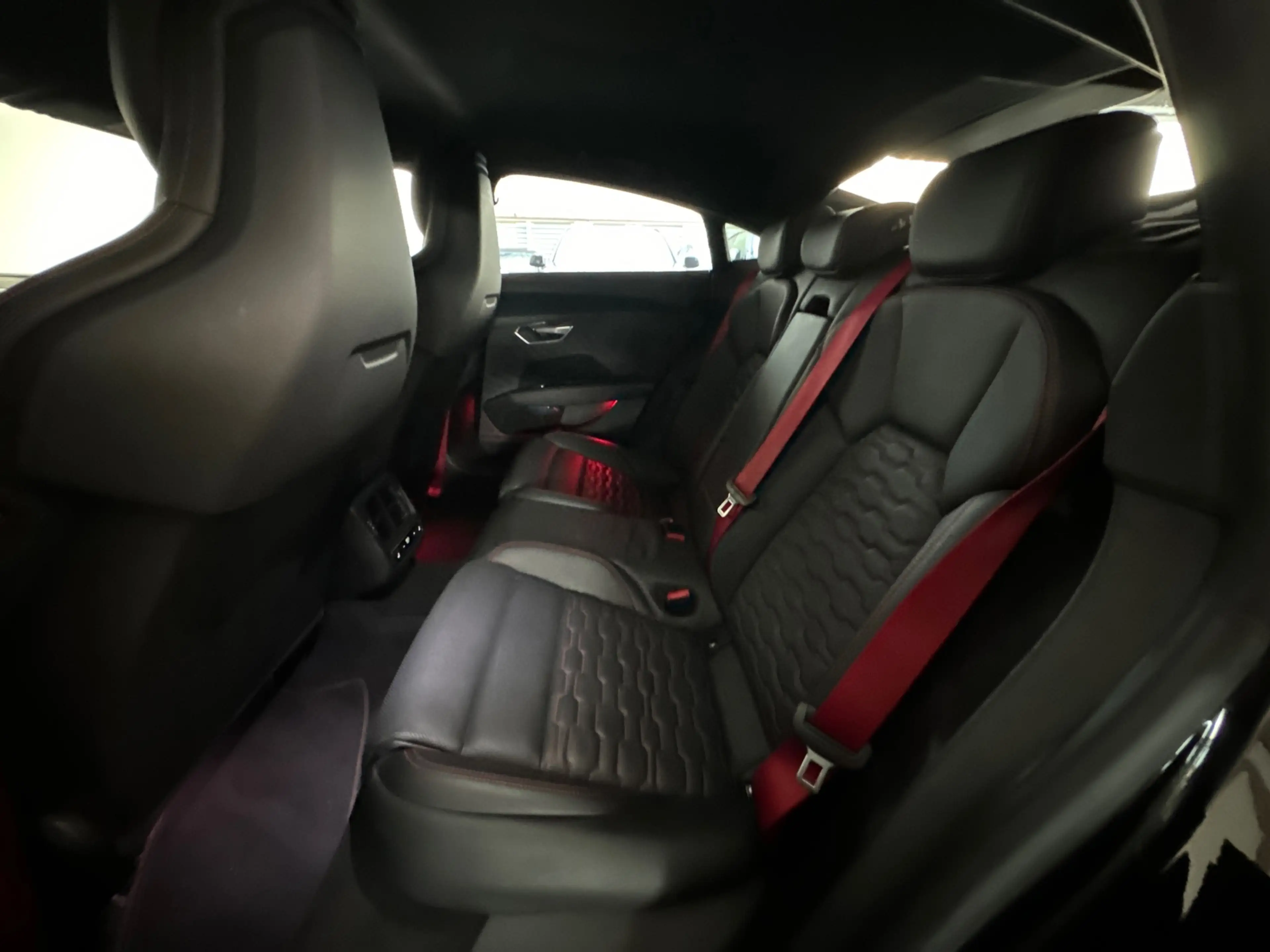Audi RS e-tron GT 93 kWh Carbon|360|Massage|HuD|Nachtzicht — photo 46