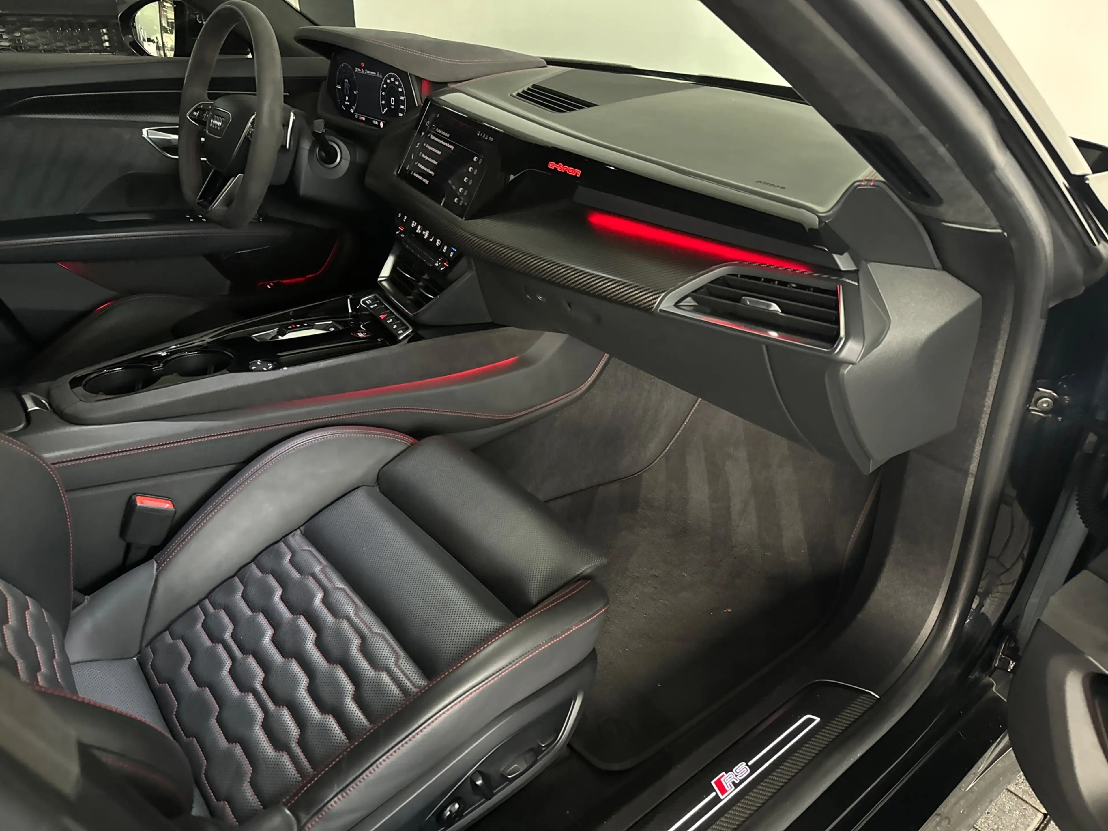 Audi RS e-tron GT 93 kWh Carbon|360|Massage|HuD|Nachtzicht — photo 50