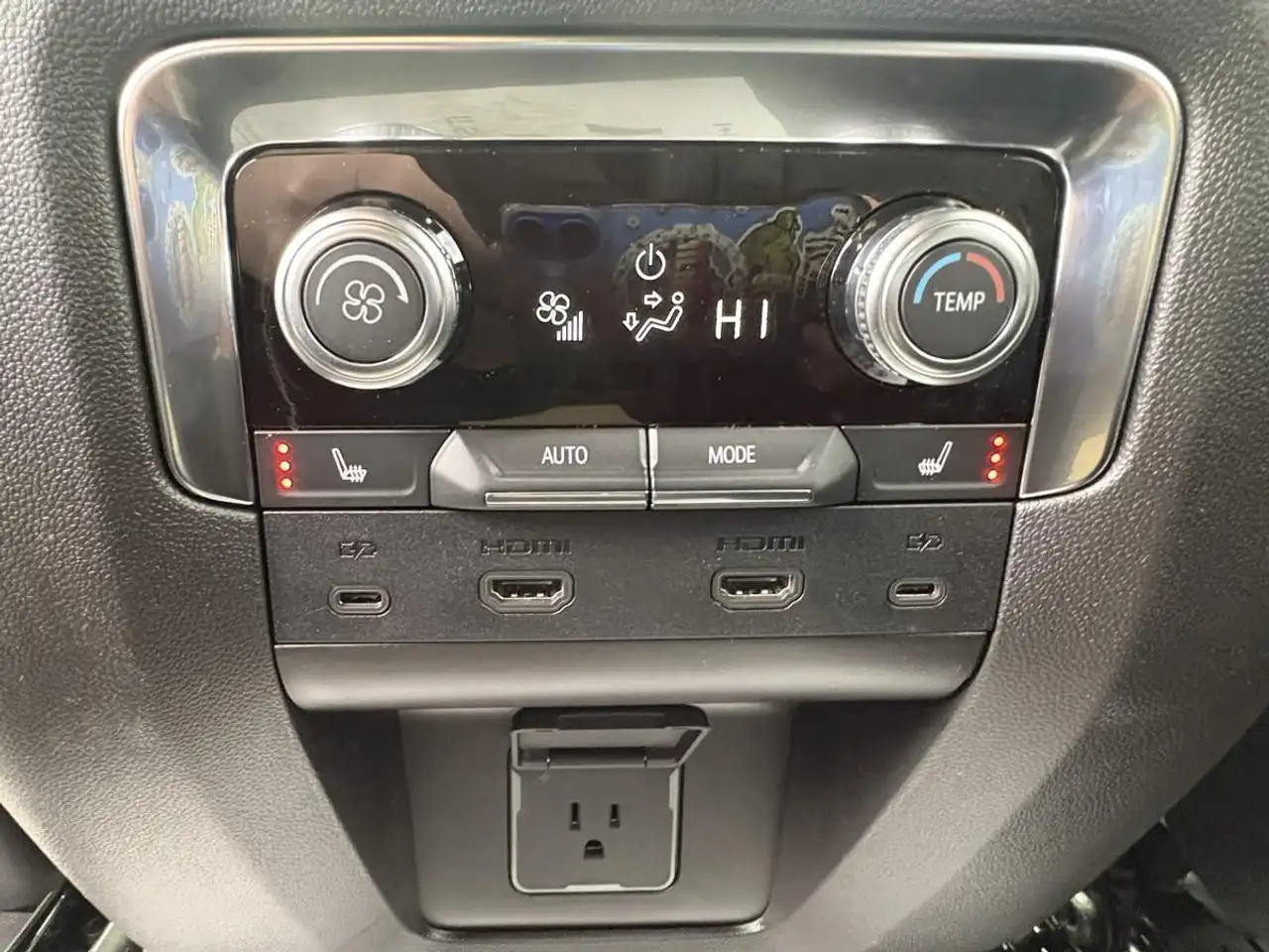 GMC Yukon снимка GMC Yukon