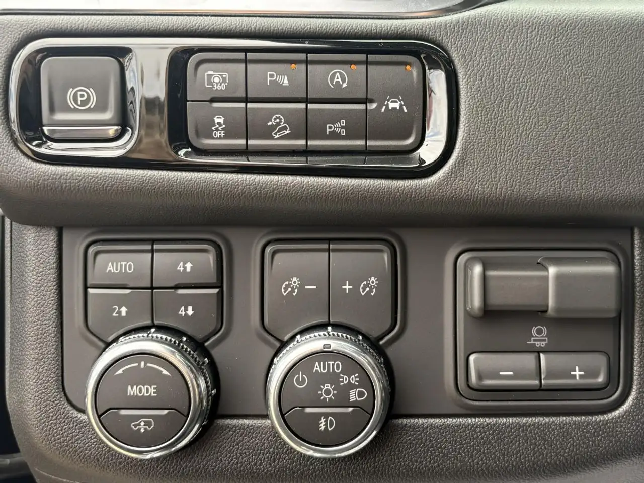 GMC Yukon снимка GMC Yukon