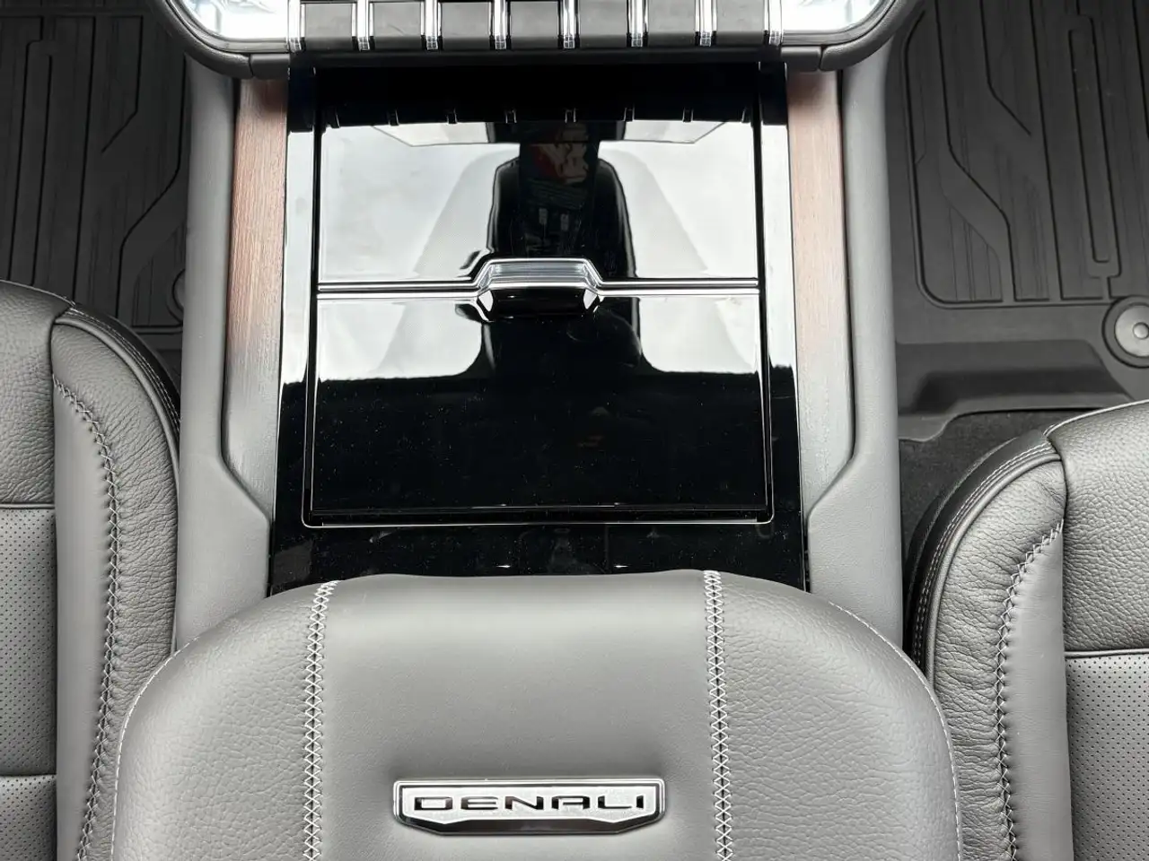GMC Yukon снимка GMC Yukon