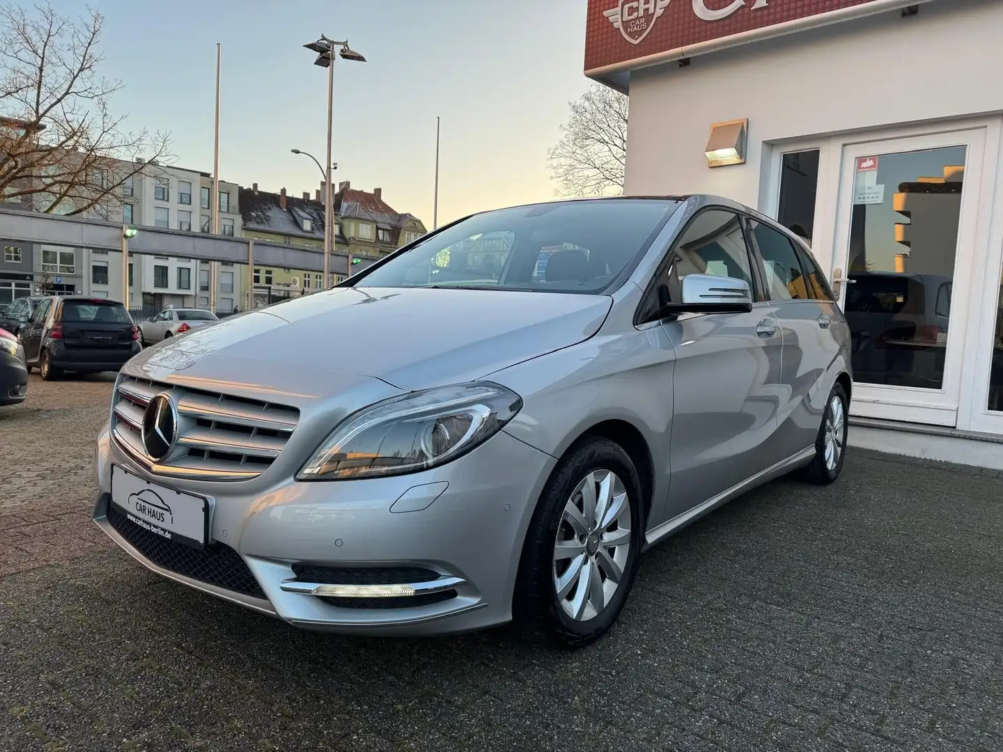Mercedes-Benz B 180 BlueEfficiency *Panorama-Dach*Kamera* Argent - 2
