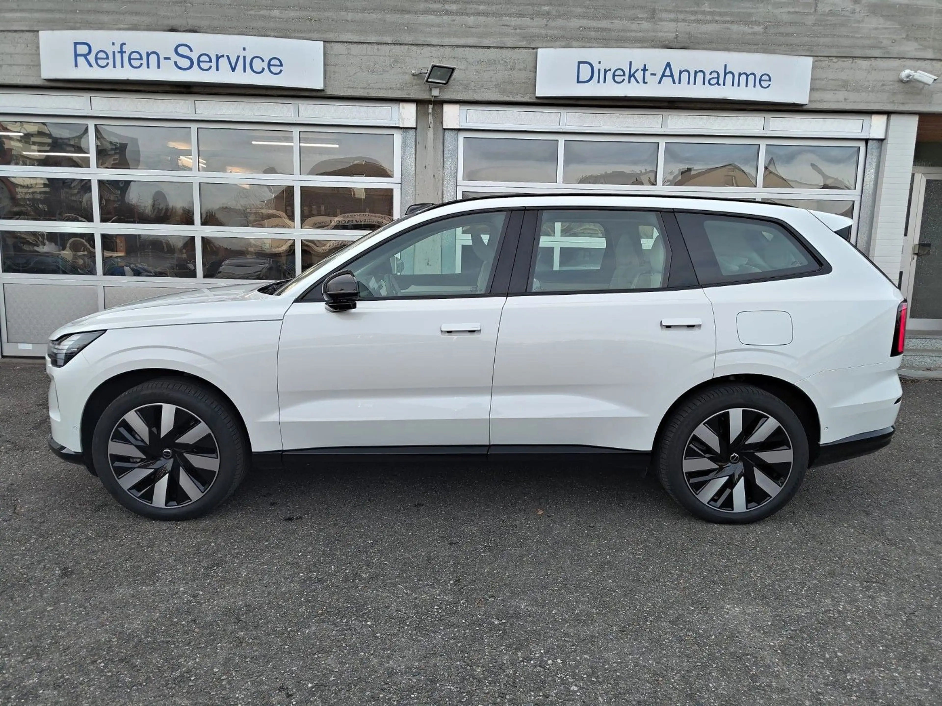 Volvo EX90 Ultra Twin Motor AWD — photo 2